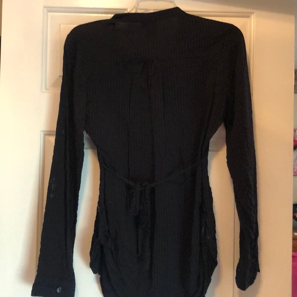 Black Daytrip Top. Purchased at the Buckle - Picture 4 of 4